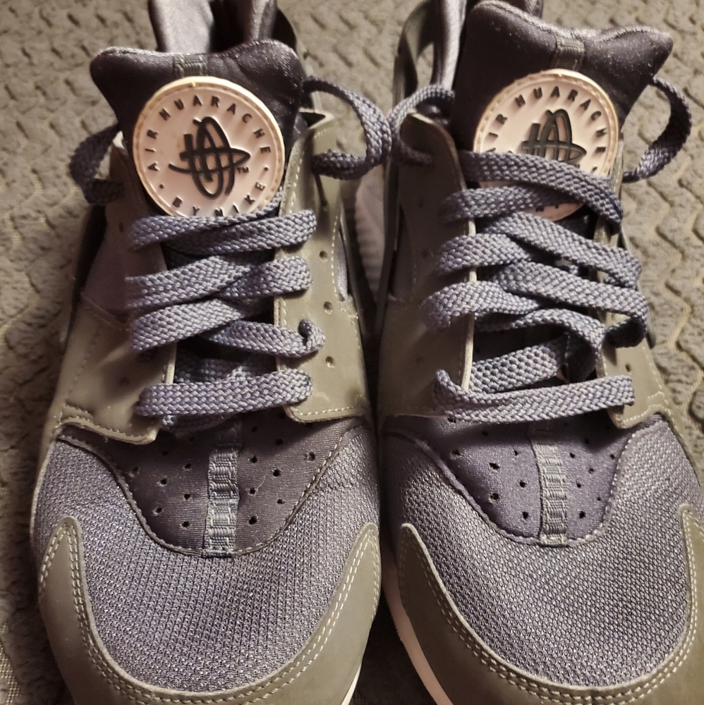 Nike Air Huarache- Gray Size 9